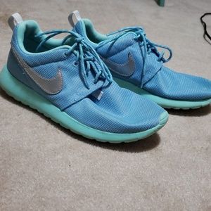Blue nike roshe